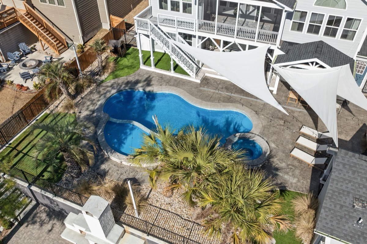 piscina con diferentes tamaños y formas