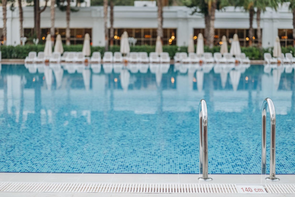 Hotel pool size comparison