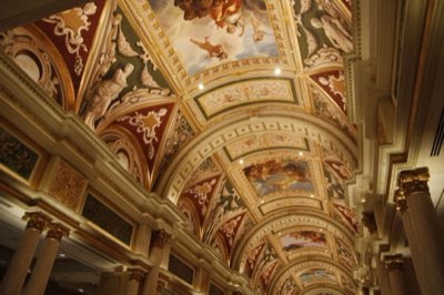 Lusso Bellagio vs Potenza Caesars: Dove soggiornare a Vegas?