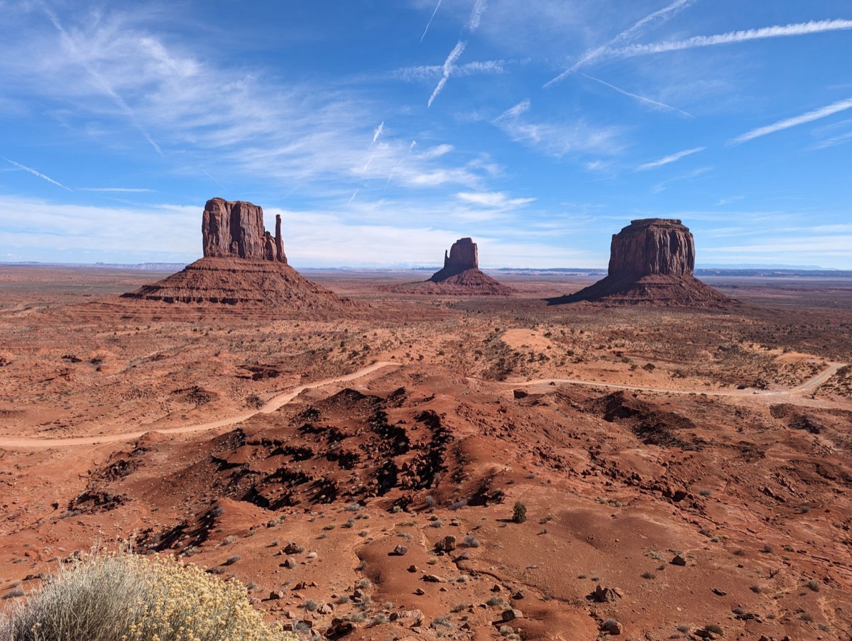 Wüste mit Canyon-Sicht