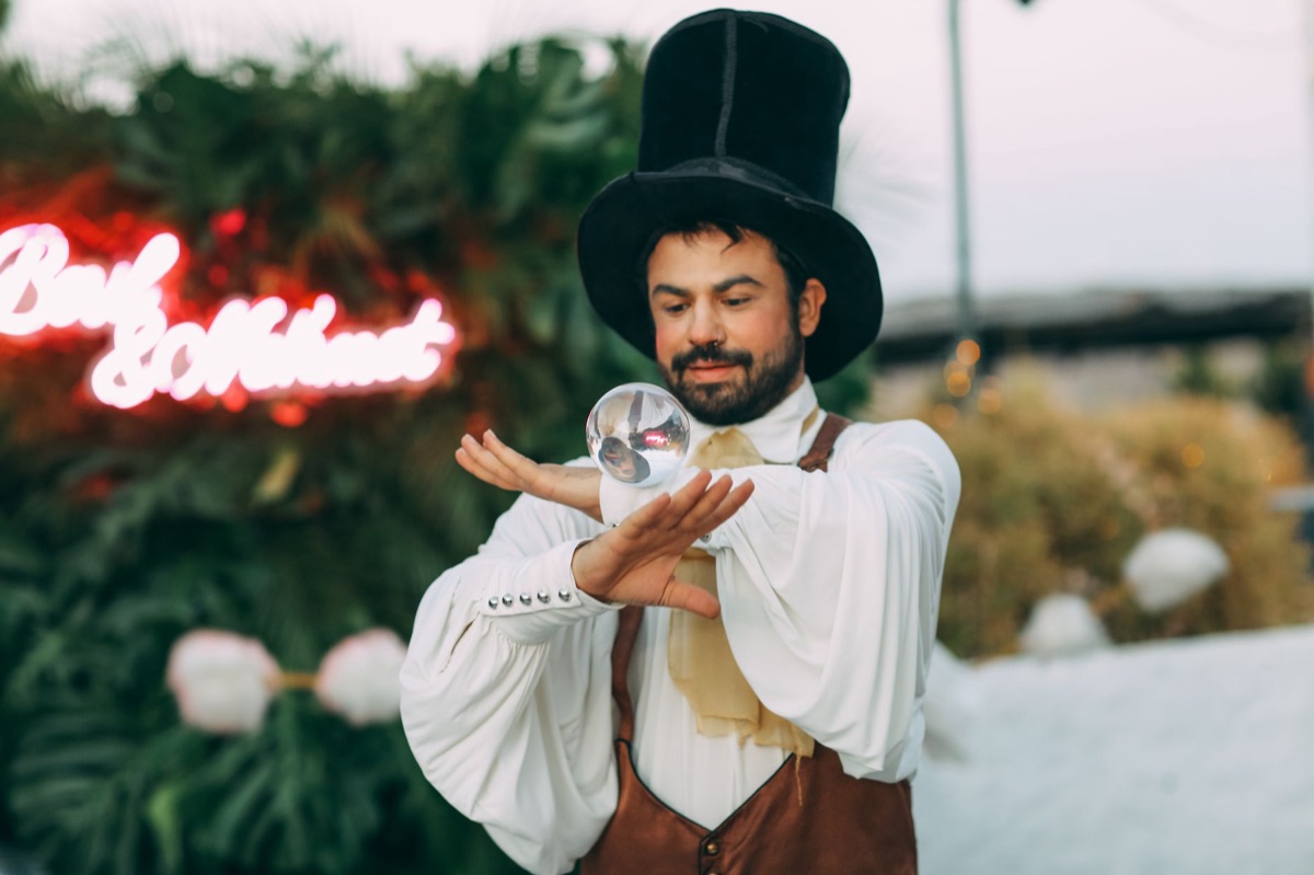 Magic trick performance highlights LasVegas show