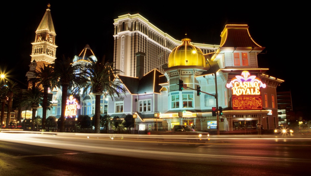 拉斯 Vegas 豪華霓虹招牌與夜色
