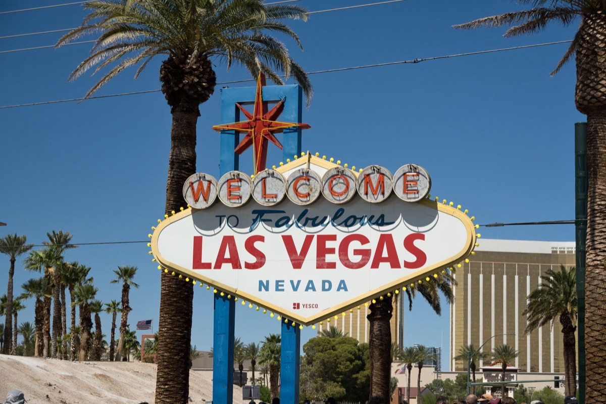 拉斯 Vegas夜間夜店招牌與霓虹燈光
