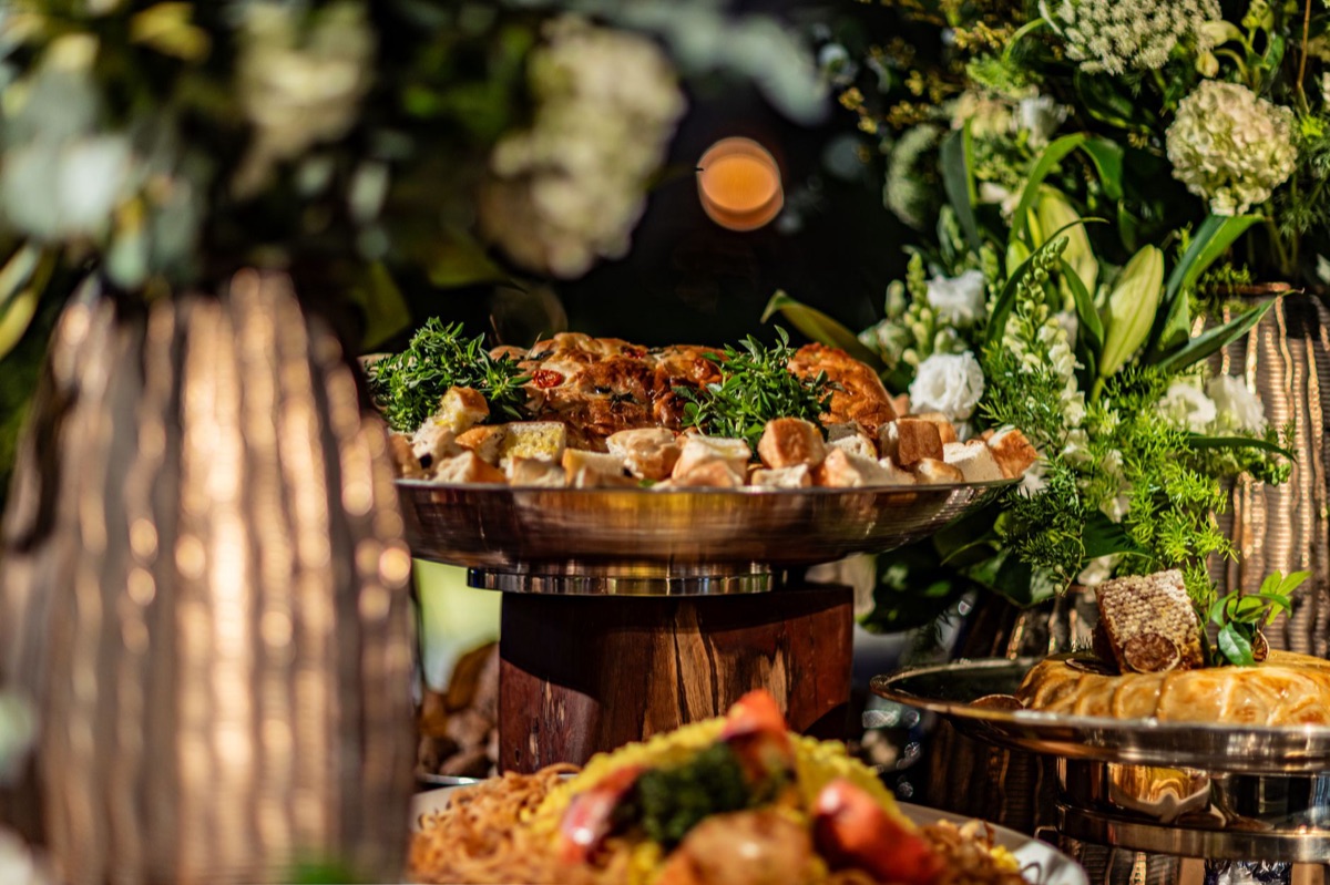 tavolo di buffet di un resort lusso