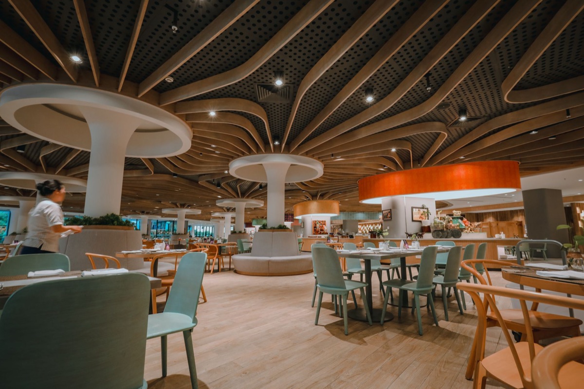 banquete de hotel de luxo com pratos de estrela michelin