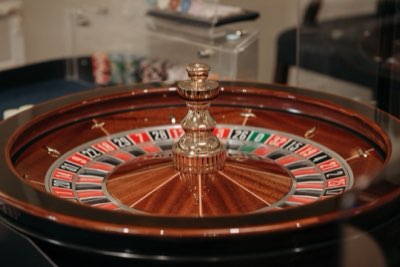 Due facce di Vegas: l'eleganza della Strip vs l'anima di Downtown