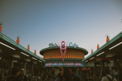 拉斯維加斯大道與市中心：兩大區域的深度比較指南完整指南